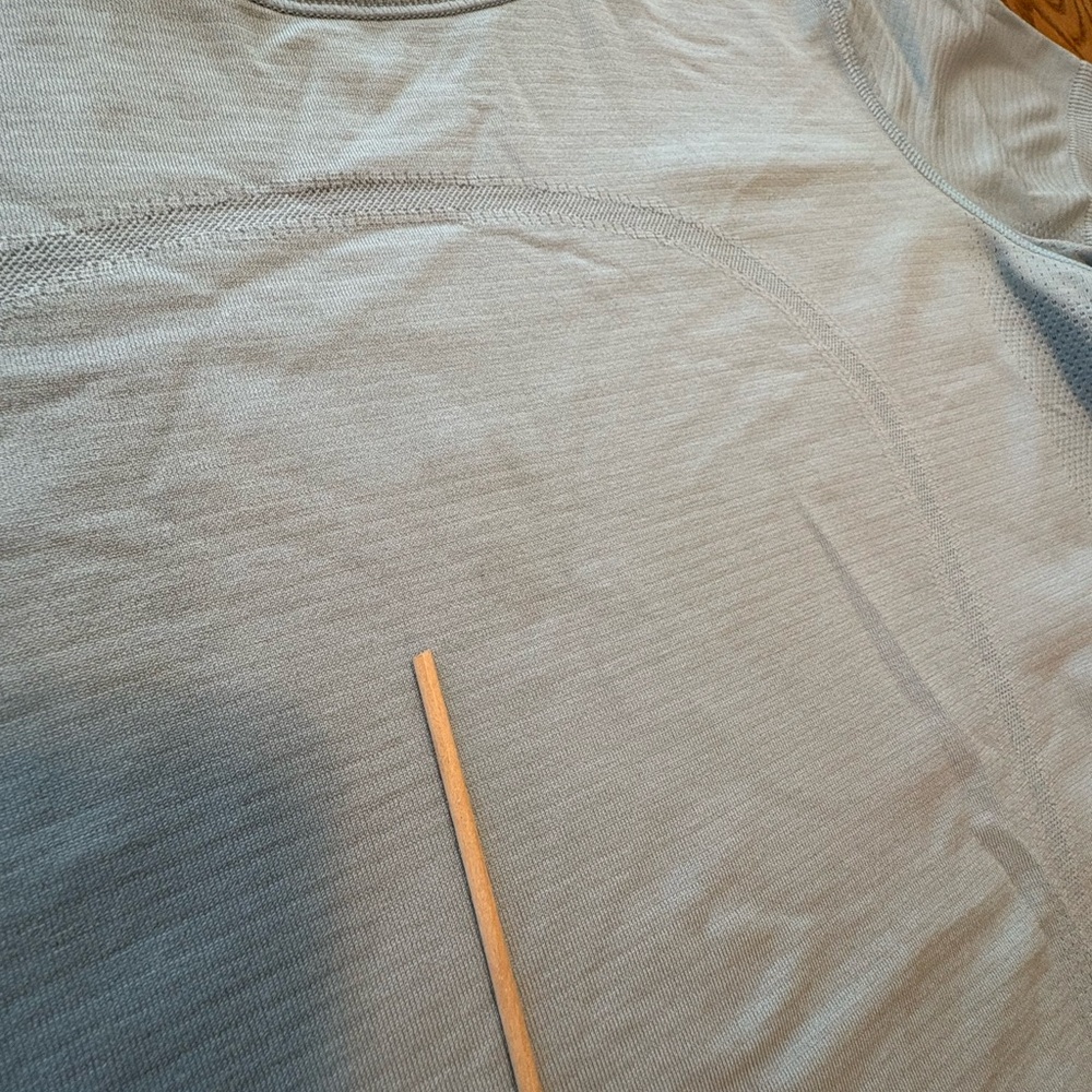 Lululemon Light Blue Swiftly Tech Tee 8 Discoloration Read - Picture 3 of 10